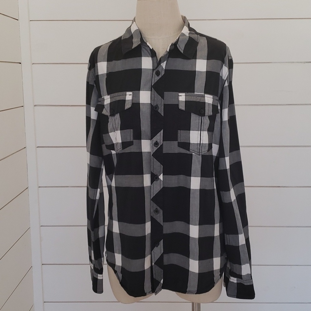 Warp and Weft medium black and white plaid button down shirt